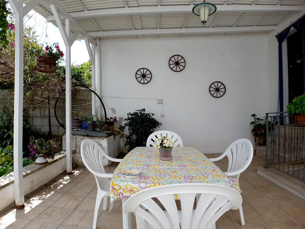 Oikia Vacanze Uggiano La Chiesa Casa Dante Exteriér fotografie